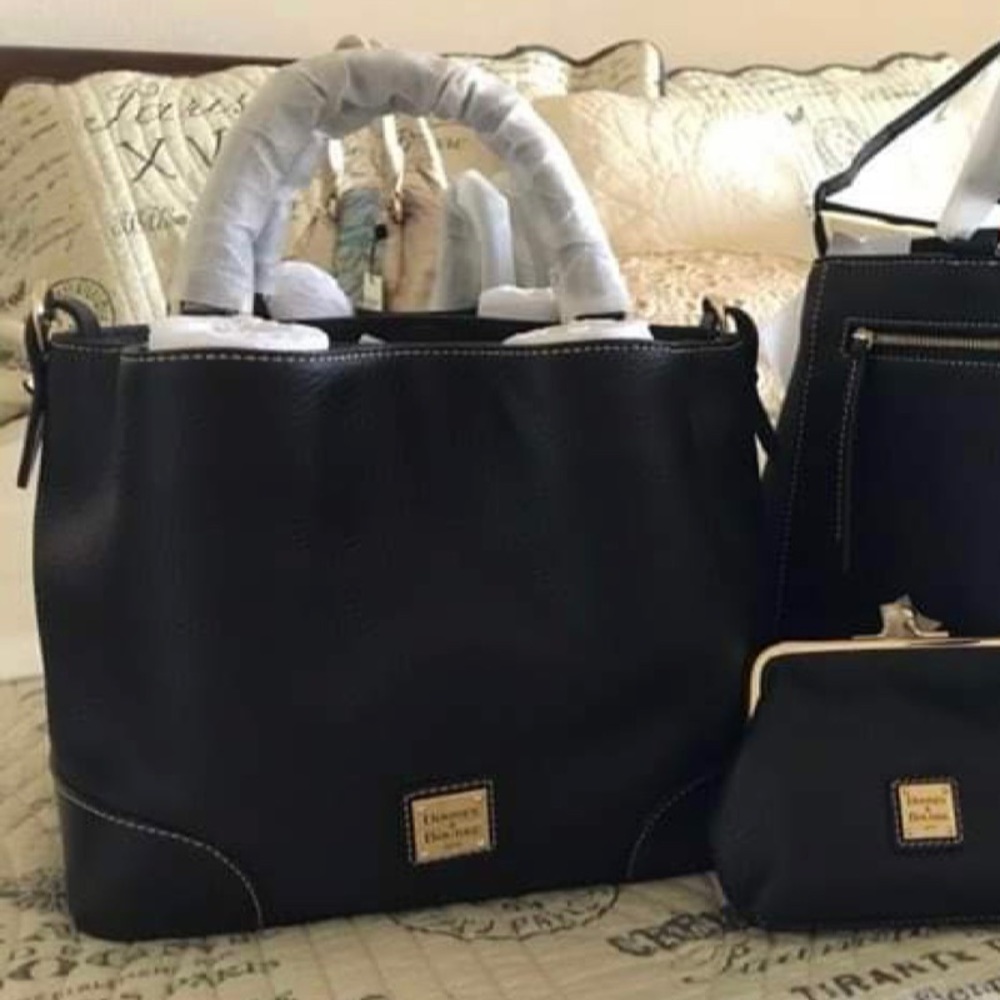 Dooney and Bourke Small Brenna with Kisslock purse. Beautiful new.